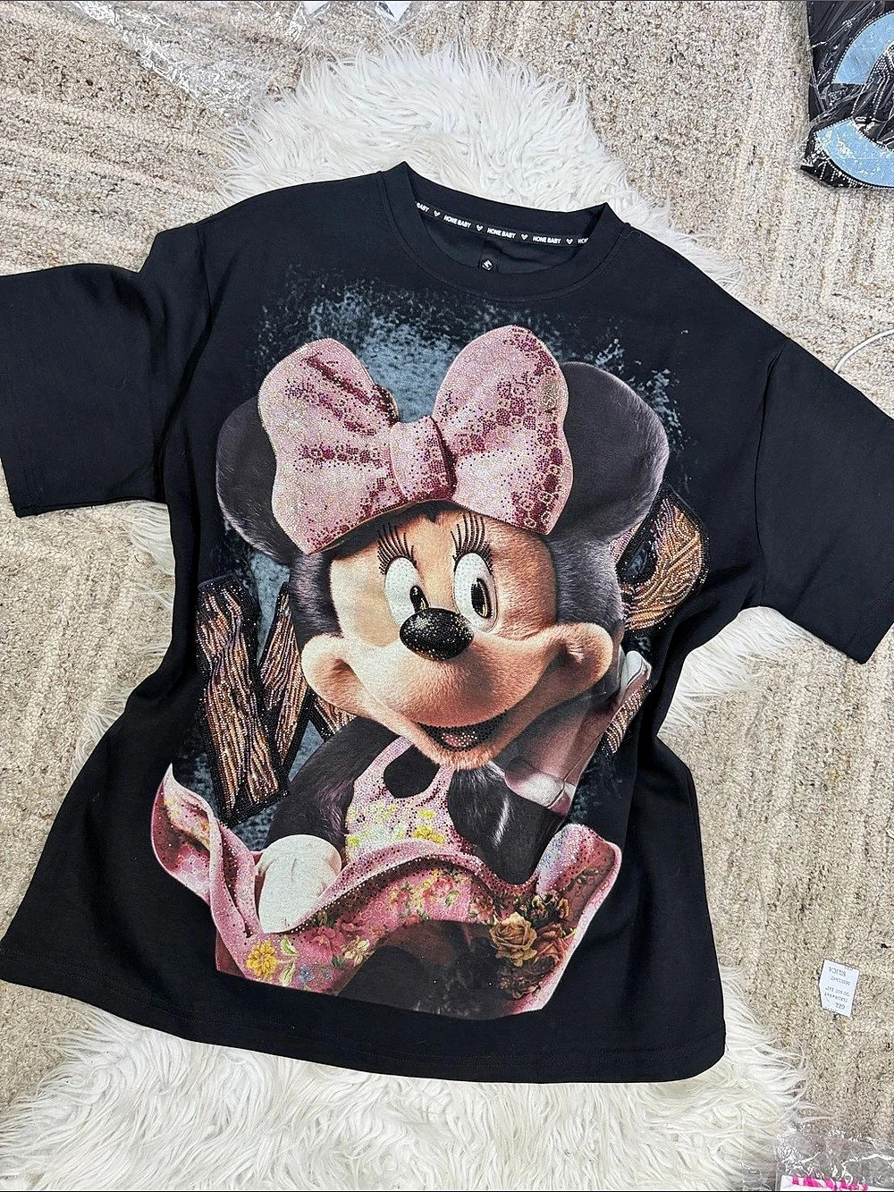 Minnie Mouse Graphic Tee in Black Like New